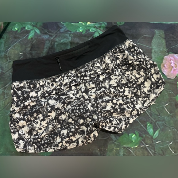 Lululemon shorts - Picture 1 of 4